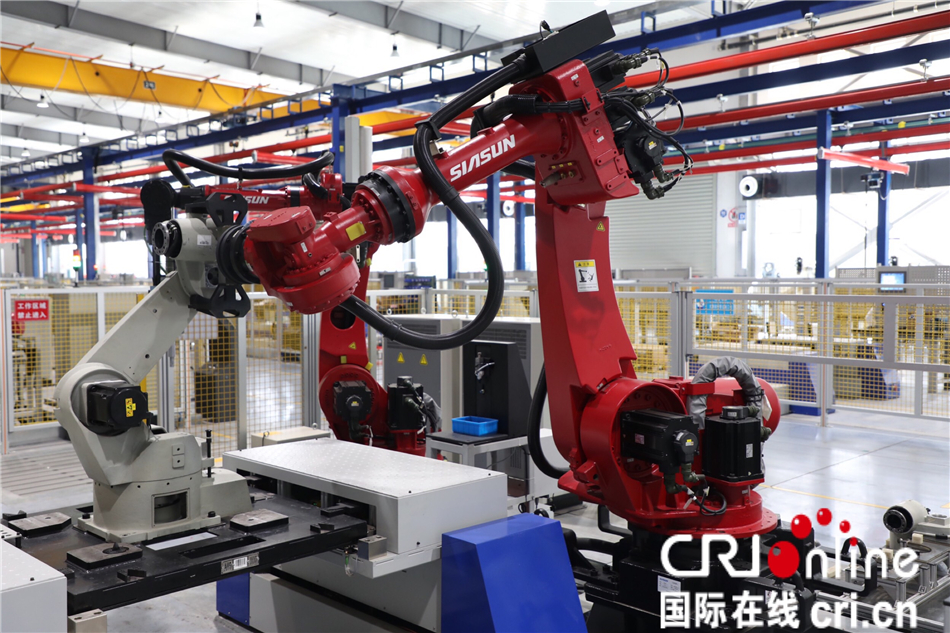 壮丽70年奋斗新时代沈阳新松公司高颜值机器人展现科技魅力组图