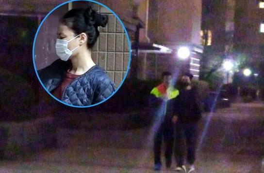 王菲谢霆锋游故宫旧照流出 老夫老妻般恩爱_娱乐_腾讯网
