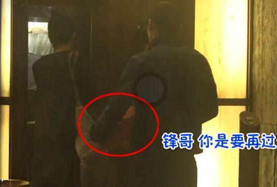 王菲谢霆锋游故宫旧照流出 老夫老妻般恩爱_娱乐_腾讯网