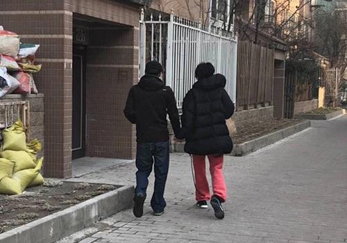 王菲谢霆锋游故宫旧照流出 老夫老妻般恩爱_娱乐_腾讯网