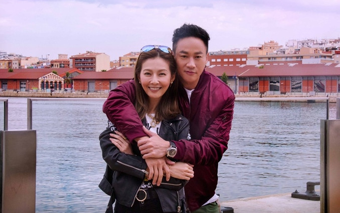 何润东晒与妻子恩爱合照戏里戏外都是宠妻狂魔