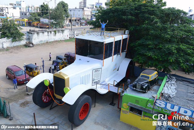 印度設計師打造約7米高15米長巨型汽車