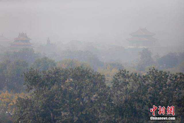 北京發佈霧霾黃色預警 能見度低