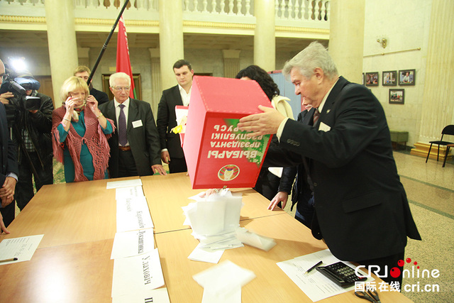 白俄罗斯总统大选卢卡申科高票领先 观察团称投票工作公正合法