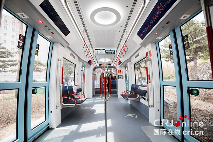 02【吉林】【原创】【CRI看吉林（标题）】【图说吉林】【关东黑土（长春）】【移动版（图）】“中国制造”100%低地板轻轨列车首次驶入发达国家