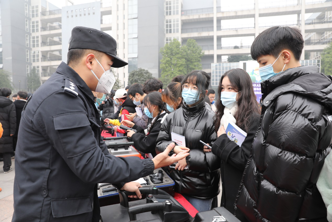 【急稿】【A】重庆市反恐办组织开展“反恐怖宣传教育进校园”主题活动