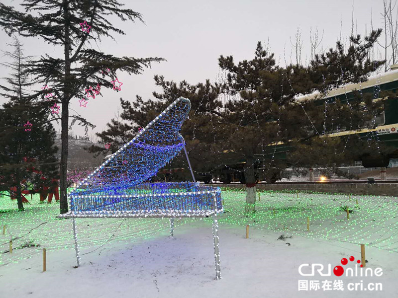 原创【CRI看山西-列表】【焦点图】【三晋大地-阳泉】新春走基层：阳泉桃林沟打造梦幻桃林光影盛宴