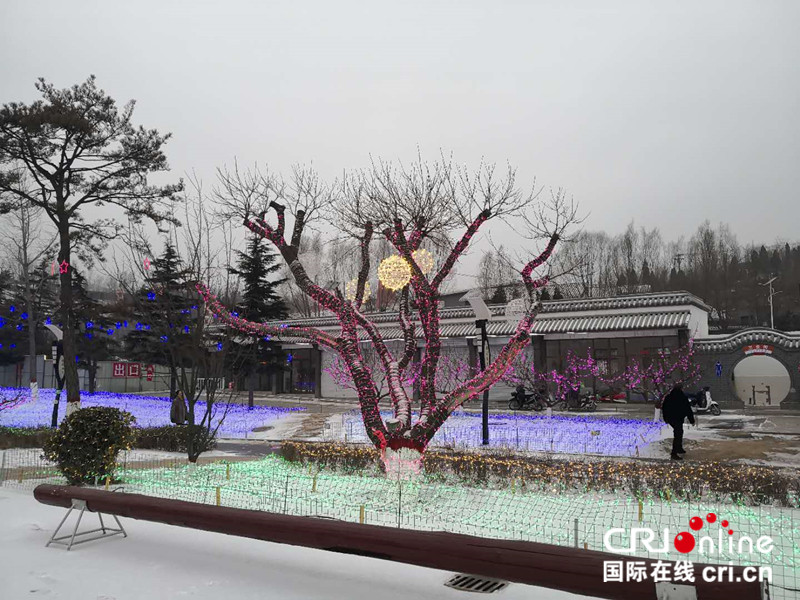 原创【CRI看山西-列表】【焦点图】【三晋大地-阳泉】新春走基层：阳泉桃林沟打造梦幻桃林光影盛宴