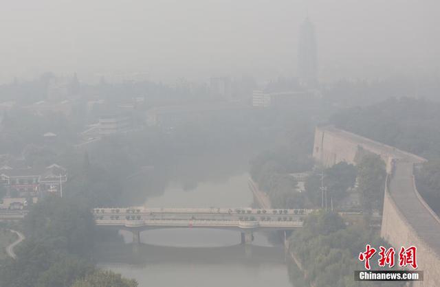 北京發濃霧重污染雙預警 多地現霧霾天氣