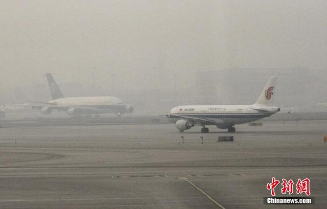 北京發濃霧重污染雙預警 多地現霧霾天氣