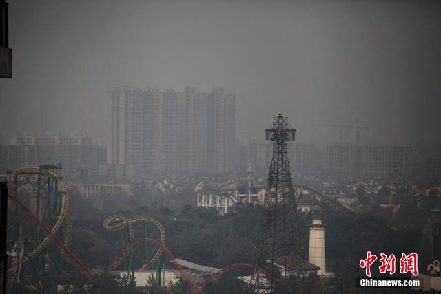 北京發濃霧重污染雙預警 多地現霧霾天氣