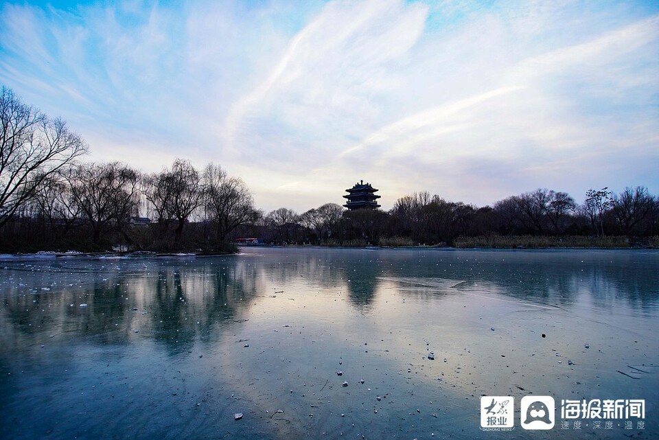 济南：大明湖变身“冰湖” 恍入冰雪童话世界