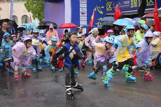 【CRI專稿 列表】2019重慶開州·漢豐湖半程馬拉松賽激情開跑