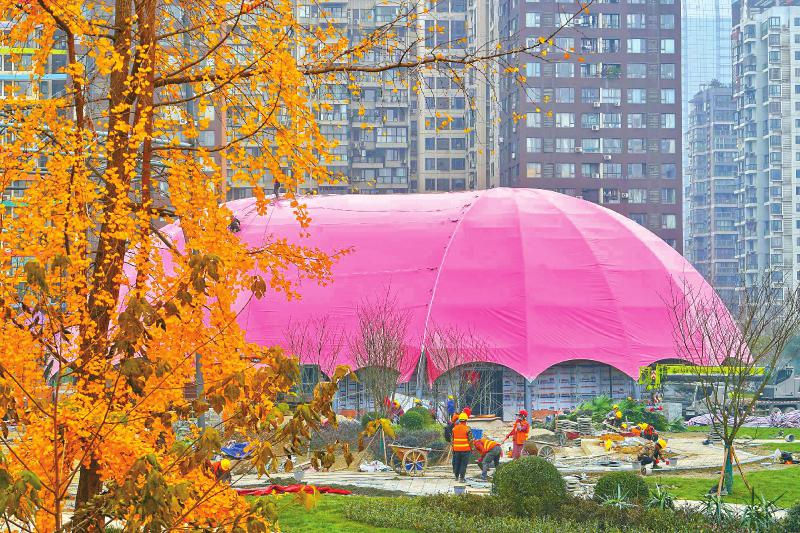 （转载）粉红“巨蛋”亮相音乐坊 成都市内又添多元演艺新场地