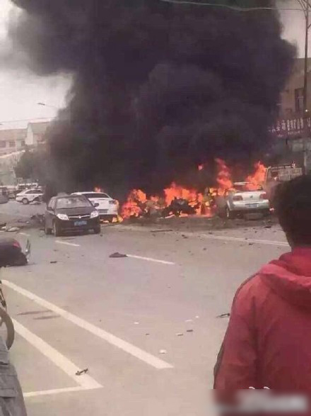 山東蓬萊發生汽車爆炸致3人死亡 現場慘烈