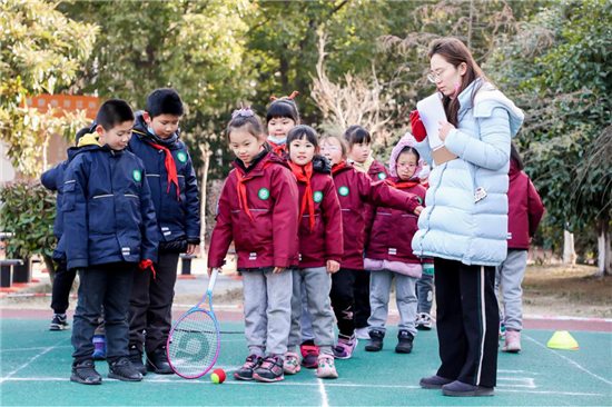 （B 教育 三吳大地南京）南京市龍江小學舉行網球冬季運動會