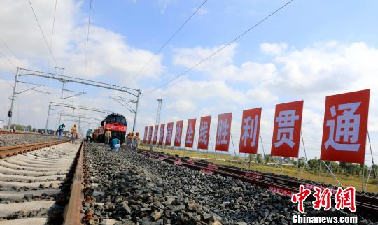 【龙江要闻】世界最长高寒地区快速铁路“哈佳线”近半程为桥梁隧道
