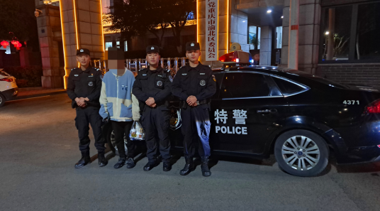 （有修改）【B】重慶渝北公安在“3+3+N”巡邏中迅速尋回錢包失主