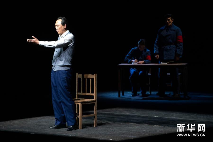 大型话剧《深海》在武汉上演