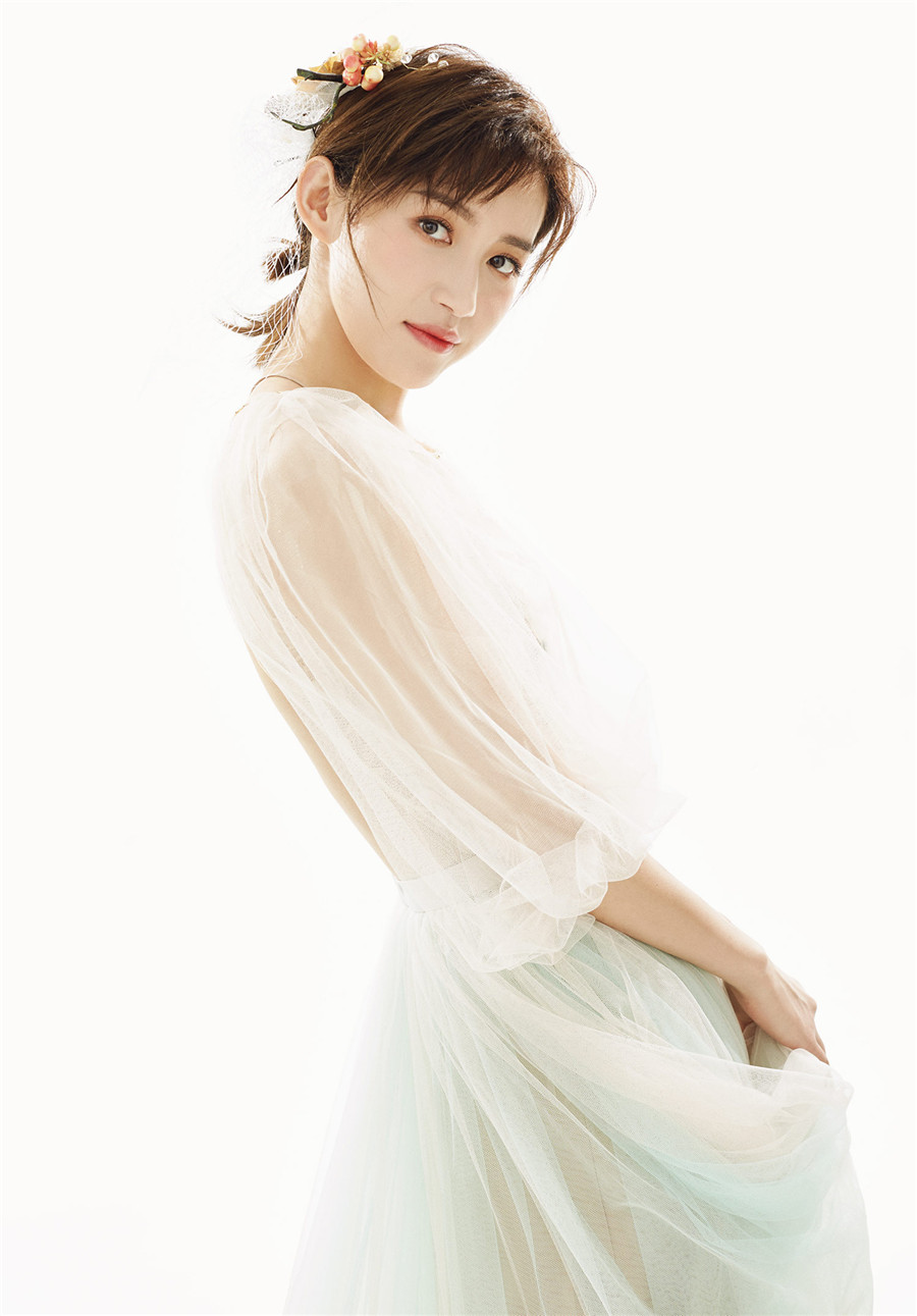 苏青曝唯美大片 诠释"新娘"look仙气十足