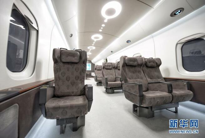 時速620キロ！世界初の高温超伝導高速リニア・モデル車両がラインオフ　四川省成都_fororder_3