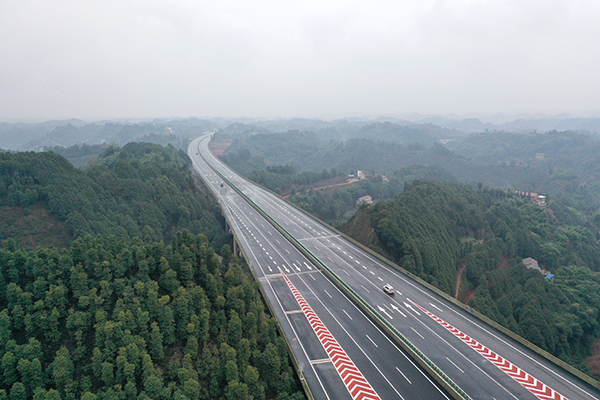 2亿元 宜宾城市过境高速公路西段通车