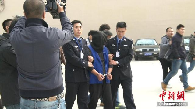 郑州特大持枪抢劫银行案主犯对话媒体 否认有12个孩子