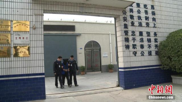 郑州特大持枪抢劫银行案主犯对话媒体 否认有12个孩子