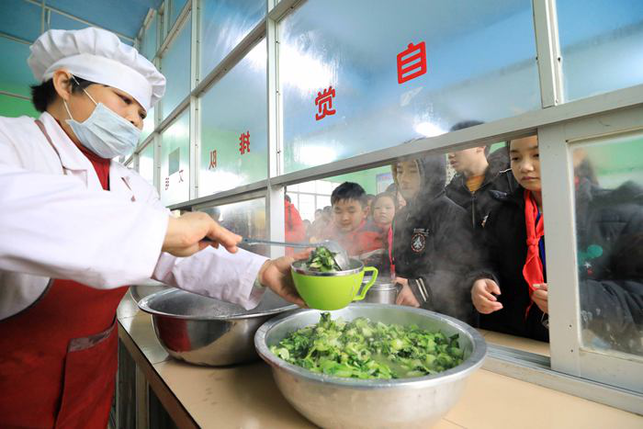 广西柳州免费午餐惠及近千所学校