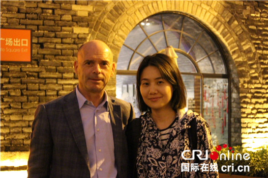 【中澳旅游年专题 活动亮点 显示图在稿件最下方】驻华外交官夜登西安城墙 点赞“大西安”厚重历史 【中澳旅游年专题 活动亮点 显示图在稿件最下方】驻华外交官夜登西安城墙 点赞“大西安”厚重历史