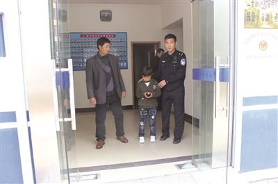 只因父母给2岁弟弟多买零食 6岁男孩故意走失报复偏心