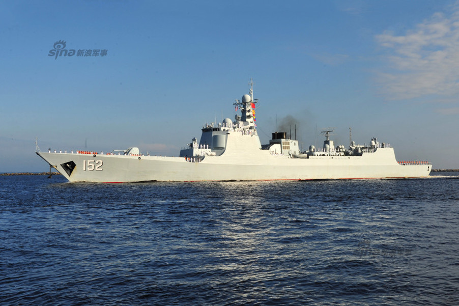 2015年11月3日，中國(guó)海軍152濟(jì)南艦駛?cè)朊绹?guó)佛羅里達(dá)州杰克遜維爾的梅波特海軍基地。（新浪軍事）