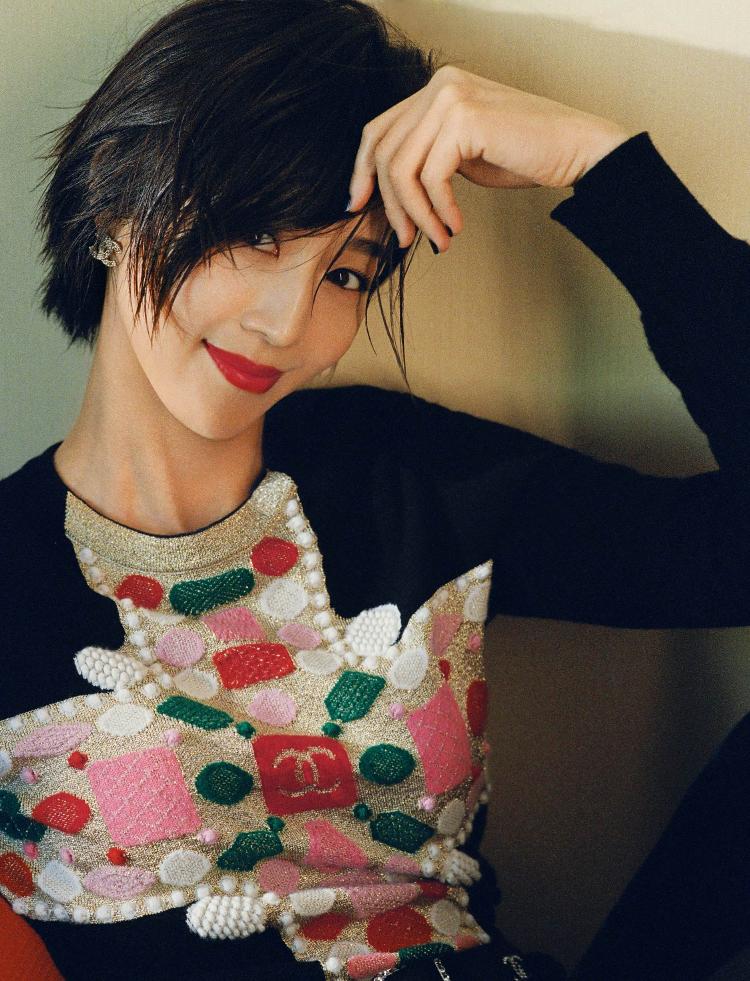 张钧甯新年红妆大片 浪漫摩登Slay全场