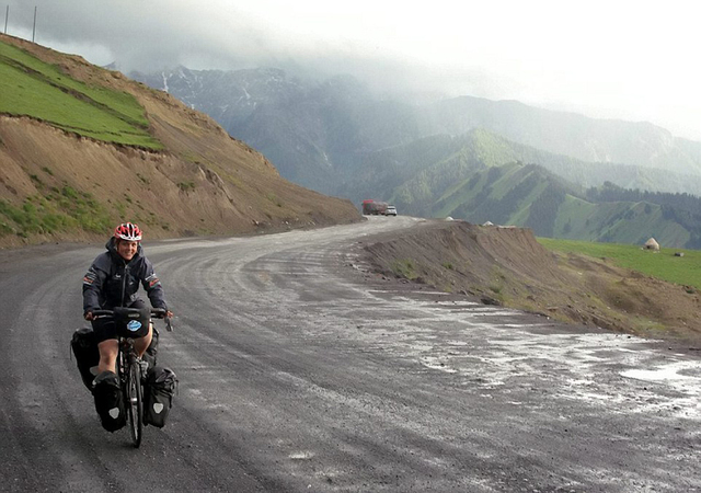 英國女冒險家4年僅靠人力完成環球旅行 全程4萬公里 英國女冒險家4年僅靠人力完成環球旅行 全程4萬公里