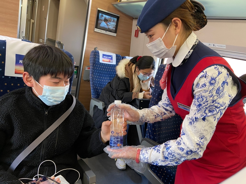 “大秦之水”天然矿泉水登陆西安高铁全线