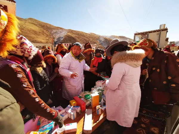 甘孜州甘孜县开展"走基层·送温暖"活动