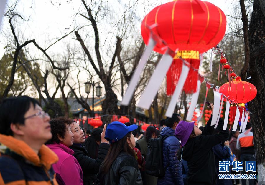 昆明：元宵灯会庆佳节