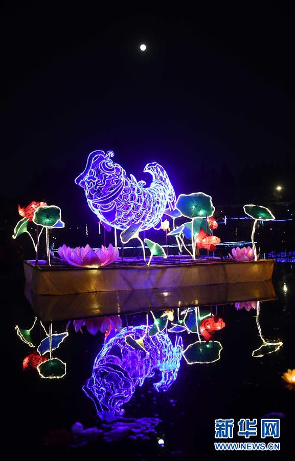 昆明：元宵灯会庆佳节