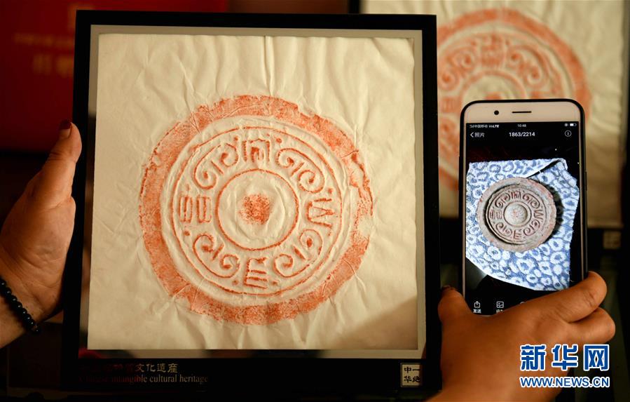 石家庄：民间拓片师复制古老记忆