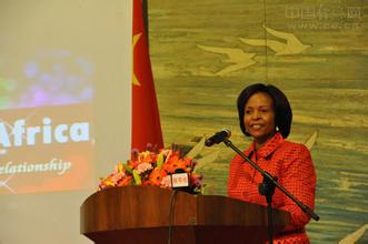 南非外长盛赞中非合作论坛 称有信心成功举办峰会