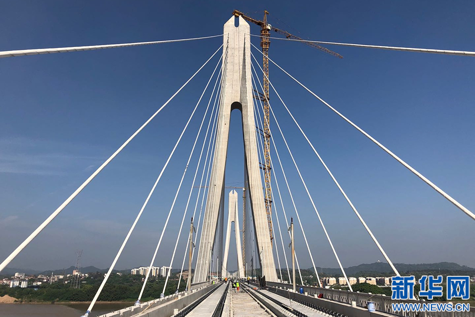 “千里贛江第一橋”——贛州贛江特大橋開始鋪軌