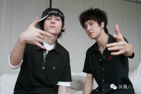 凈身出戶後高調複合,薛之謙的唸唸不忘,終有迴響?