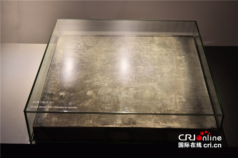 紫禁城宫殿建筑使用的方形地砖「金砖」(现代品)