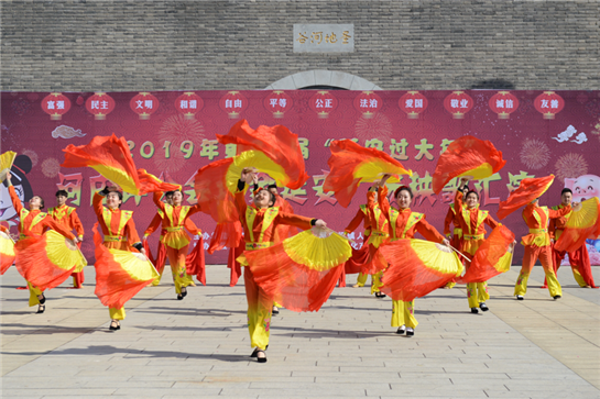 秧歌汇演增年味  欢天喜地闹元宵