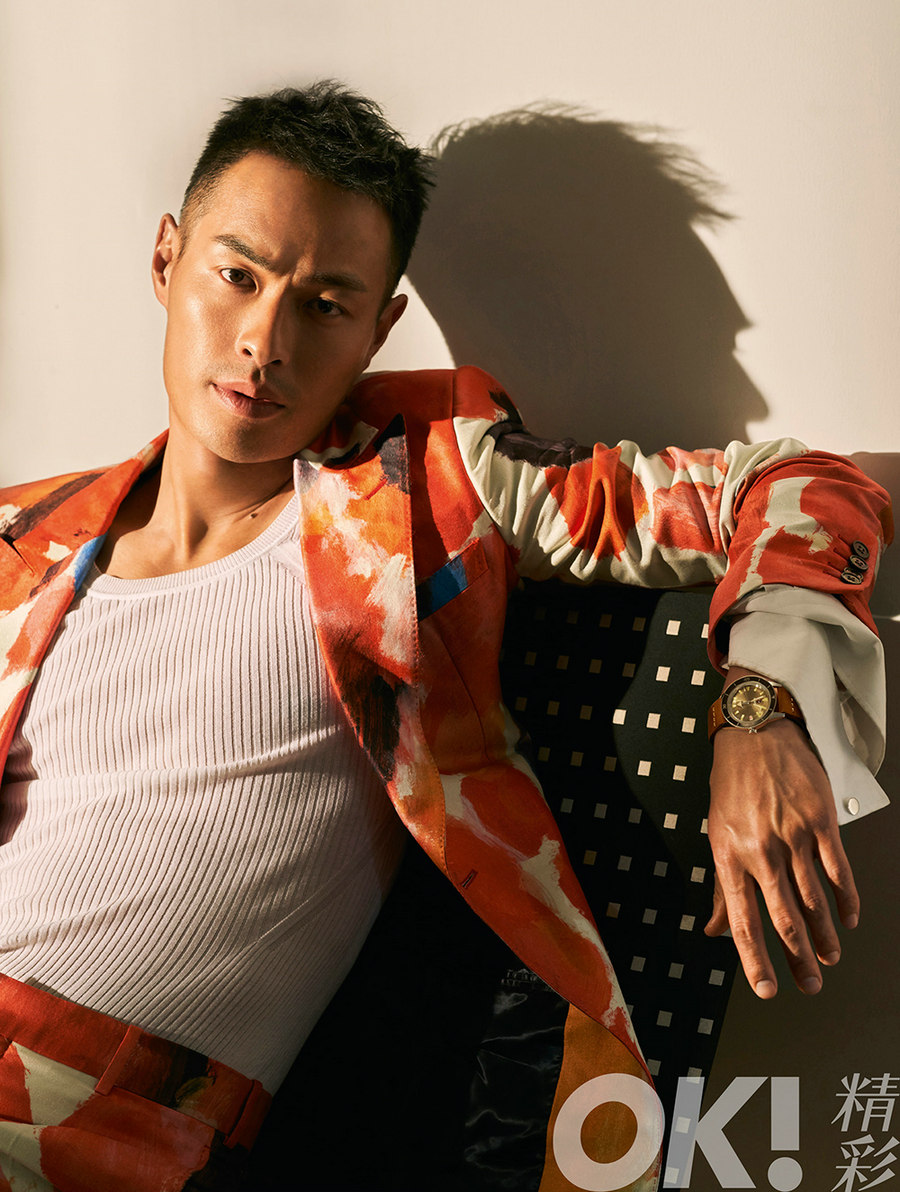 杨佑宁登杂志周年刊封面 复古光影在线撩人