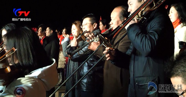 烟台滨海广场上演快闪 唱响《我和我的祖国》