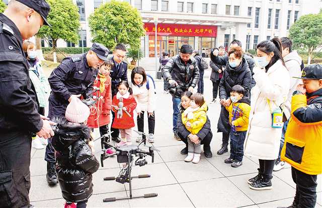 重慶開展主題活動 慶祝首個“中國人民警察節”
