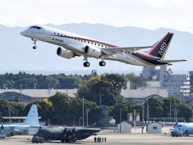 日本首架国产喷气式客机首飞