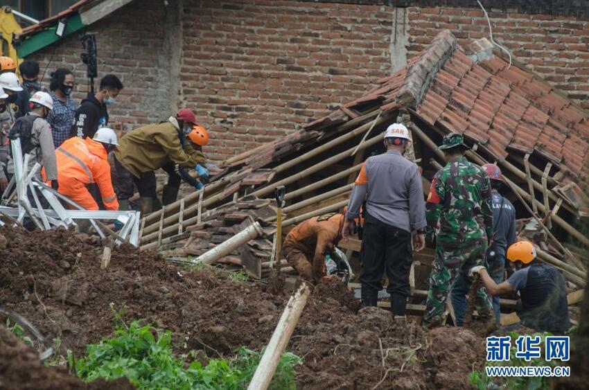 Tanah Longsor Jawa Barat Akibatkan 11 Orang Tewas_fororder_jw1