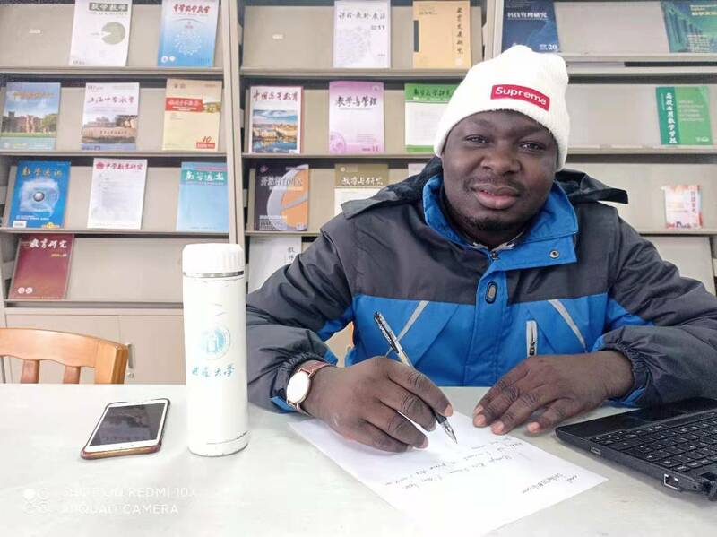 Mustapha Bala Tsakuwa wanda ya bada gudummawa a fannin fadakar da al’umma kan yakar cutar COVID-19_fororder_A